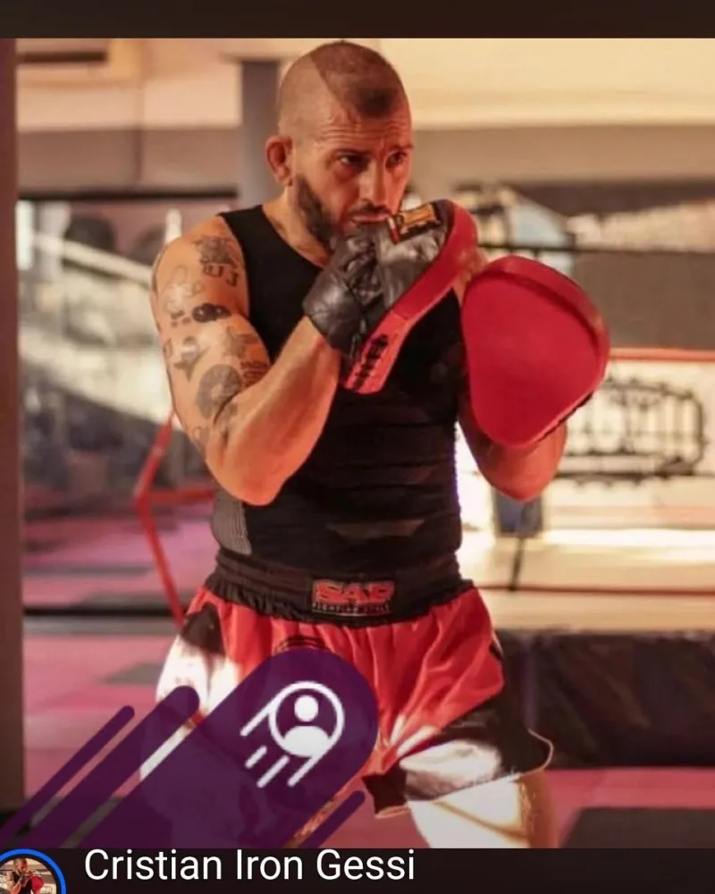 Cristian Iron Gessi durante un allenamento di boxe